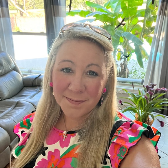 Meet your Posher, Sabrina - Picture 3 of 4